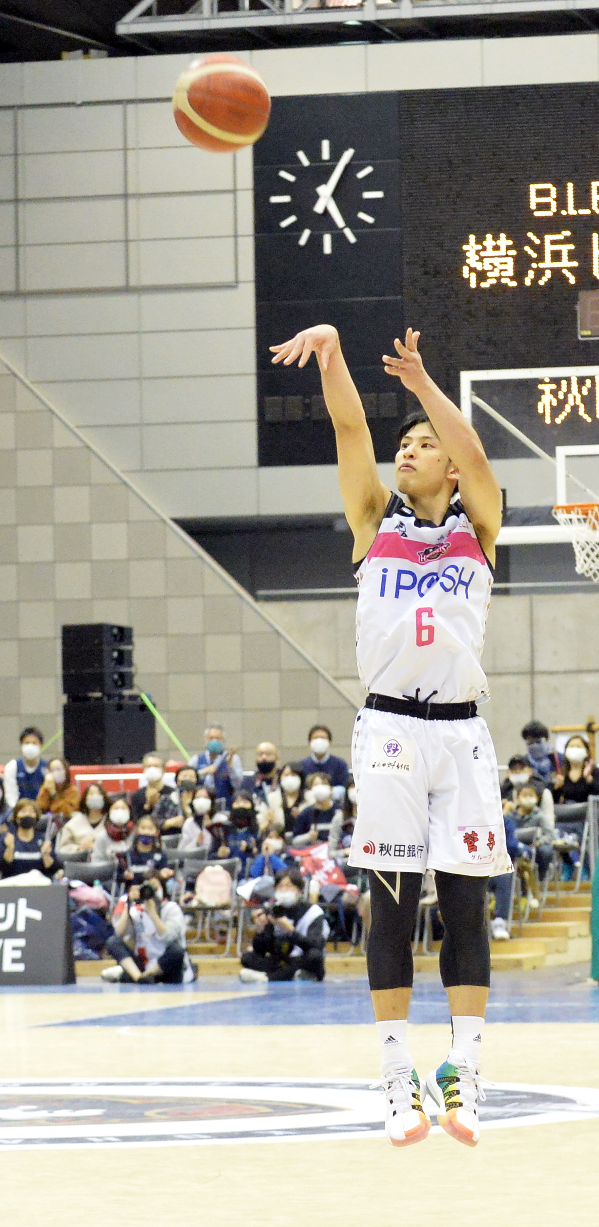 横浜対秋田　3点シュートを試みる秋田細谷（撮影・佐藤究）