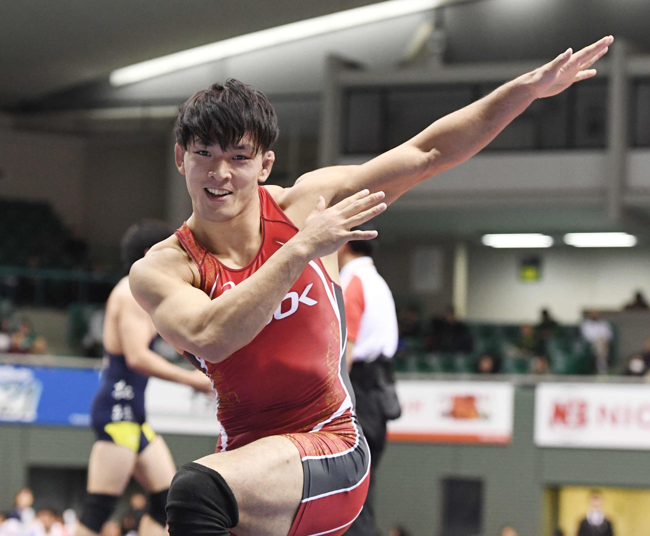 17年、高谷惣亮は優勝を決め、荻野目洋子「ダンシング・ヒーロー」を踊る