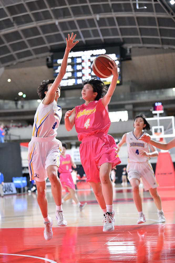 八雲学園対北星学園女　第4Q、シュートを放つ北星学園女・金子（C）JBA