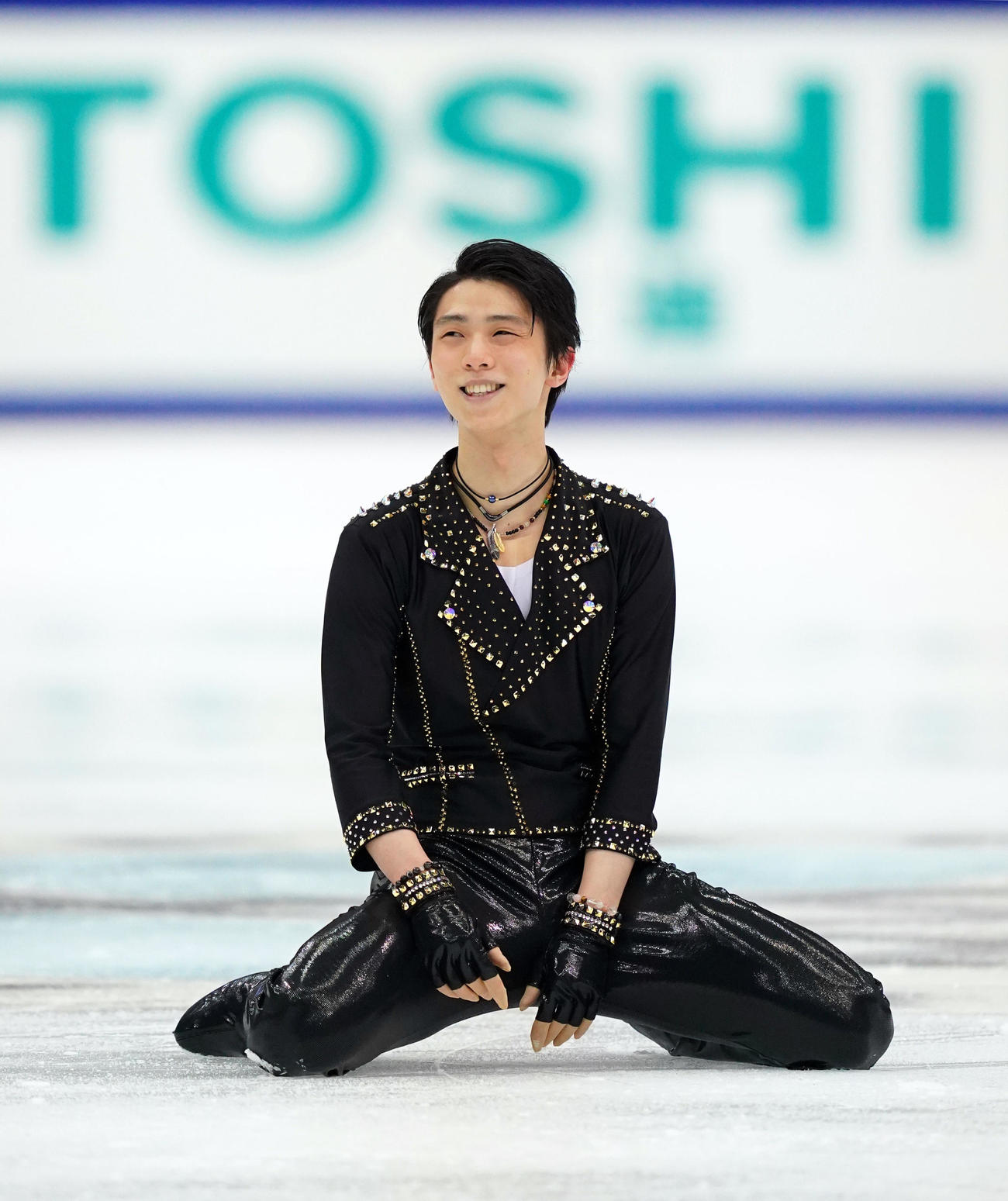 全日本フィギュアスケート選手権　男子SPの演技を終え、笑顔を見せる羽生（代表撮影）