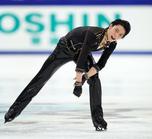 全日本フィギュアスケート選手権　男子SPの演技を終え、笑顔を見せる羽生（代表撮影）