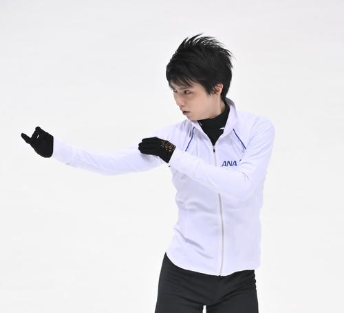 公式練習で調整する羽生（代表撮影）