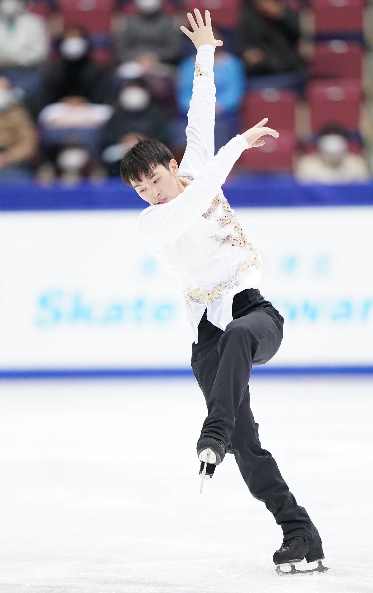 全日本フィギュアスケート選手権　男子SPで演技をする須本（代表撮影）