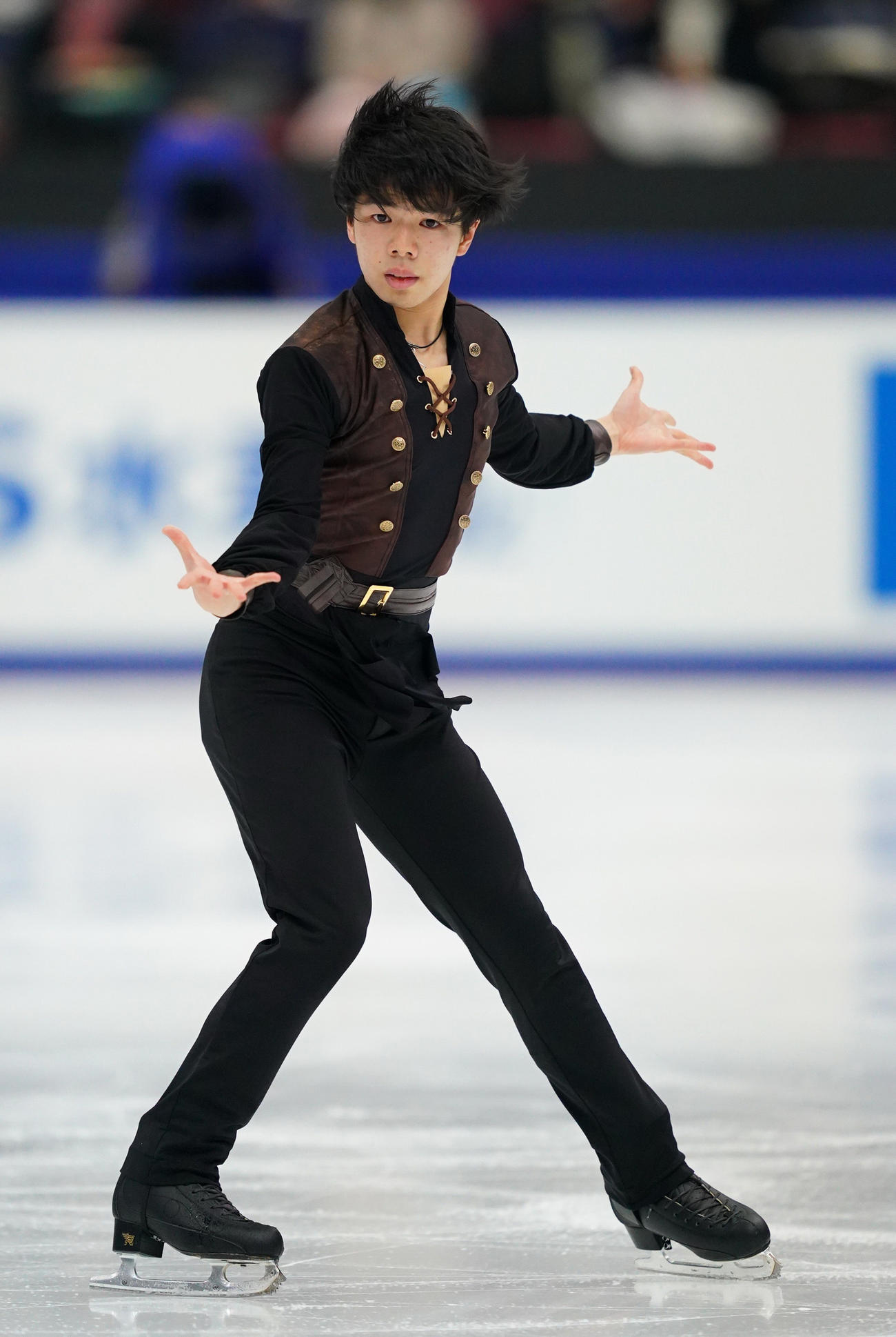 全日本フィギュアスケート選手権　男子SPで演技をする佐藤（代表撮影）