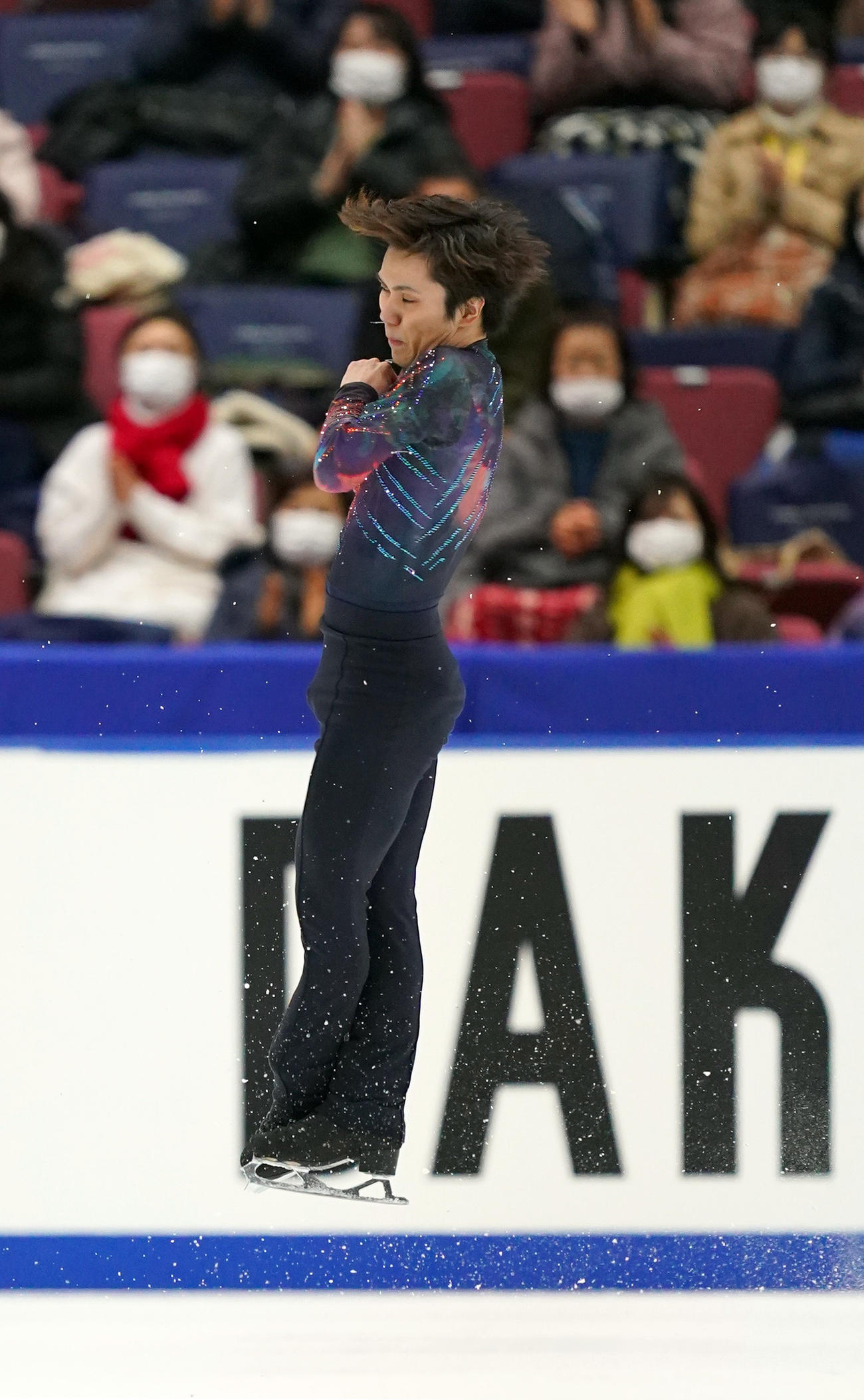 全日本フィギュアスケート選手権　男子SPで演技をする宇野（代表撮影）