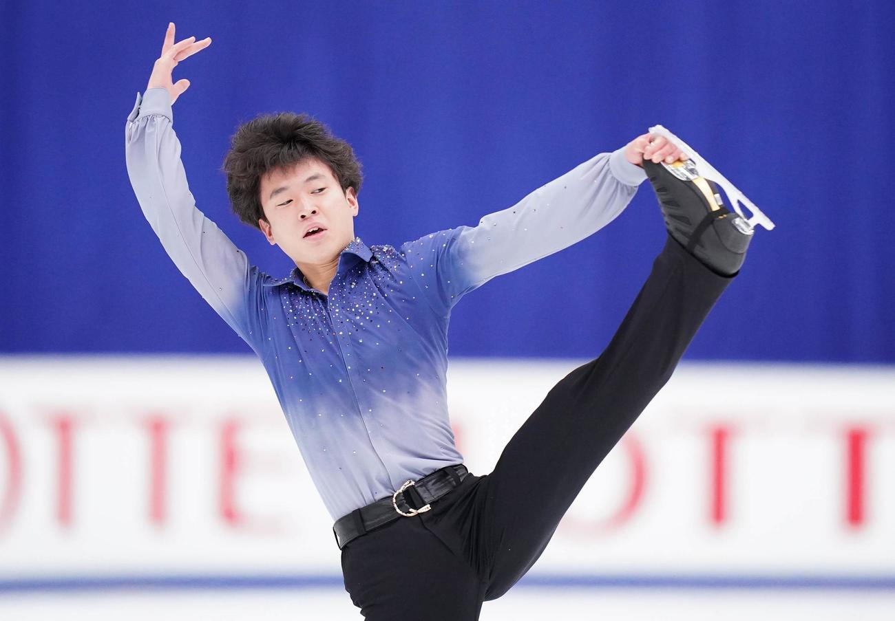 全日本フィギュアスケート選手権　男子SPで演技する本田ル（代表撮影）
