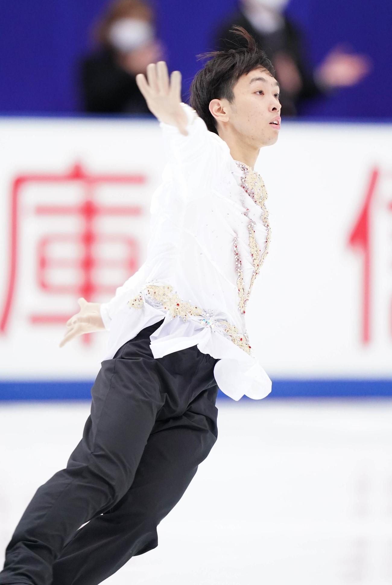 全日本フィギュアスケート選手権　男子SPで演技をする須本（代表撮影）