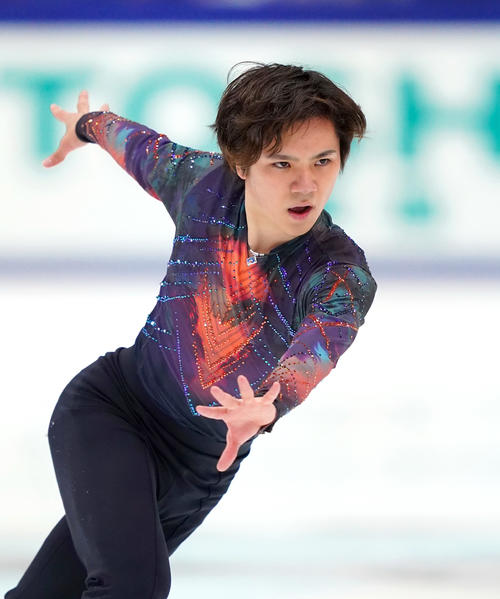 全日本フィギュアスケート選手権　男子SPで演技をする宇野（代表撮影）