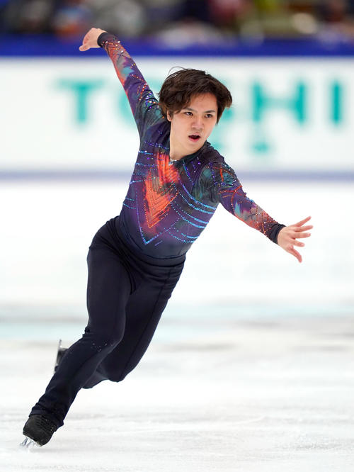 全日本フィギュアスケート選手権　男子SPで演技をする宇野（代表撮影）