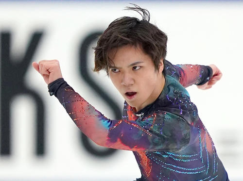 全日本フィギュアスケート選手権　男子SPで演技をする宇野（代表撮影）