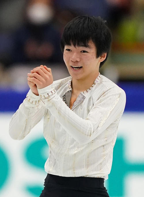 全日本フィギュアスケート選手権　男子SPの演技を終え、笑顔を見せる鍵山（代表撮影）