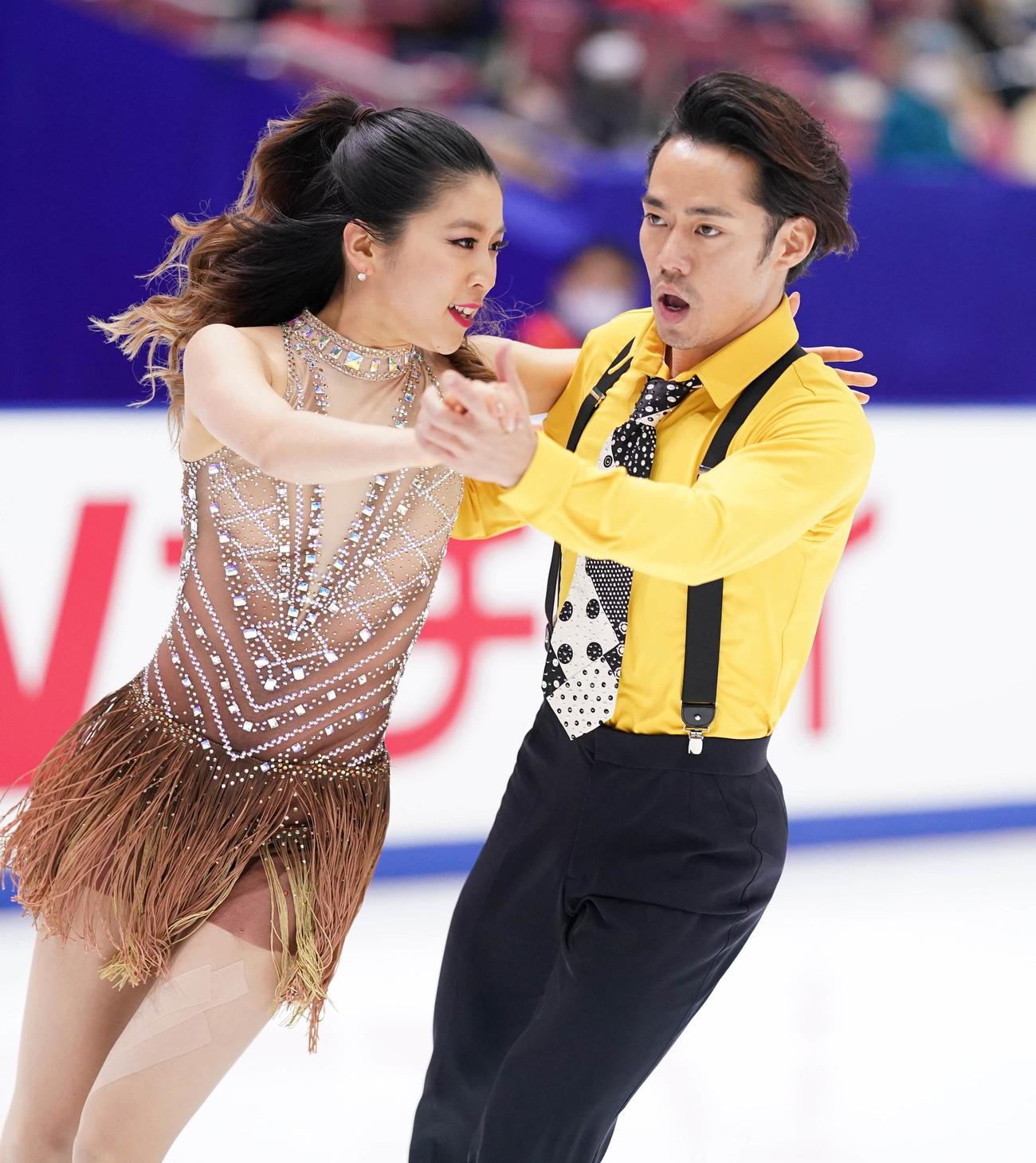 全日本フィギュアスケート選手権　アイスダンスRDで演技する村元・高橋組（代表撮影）