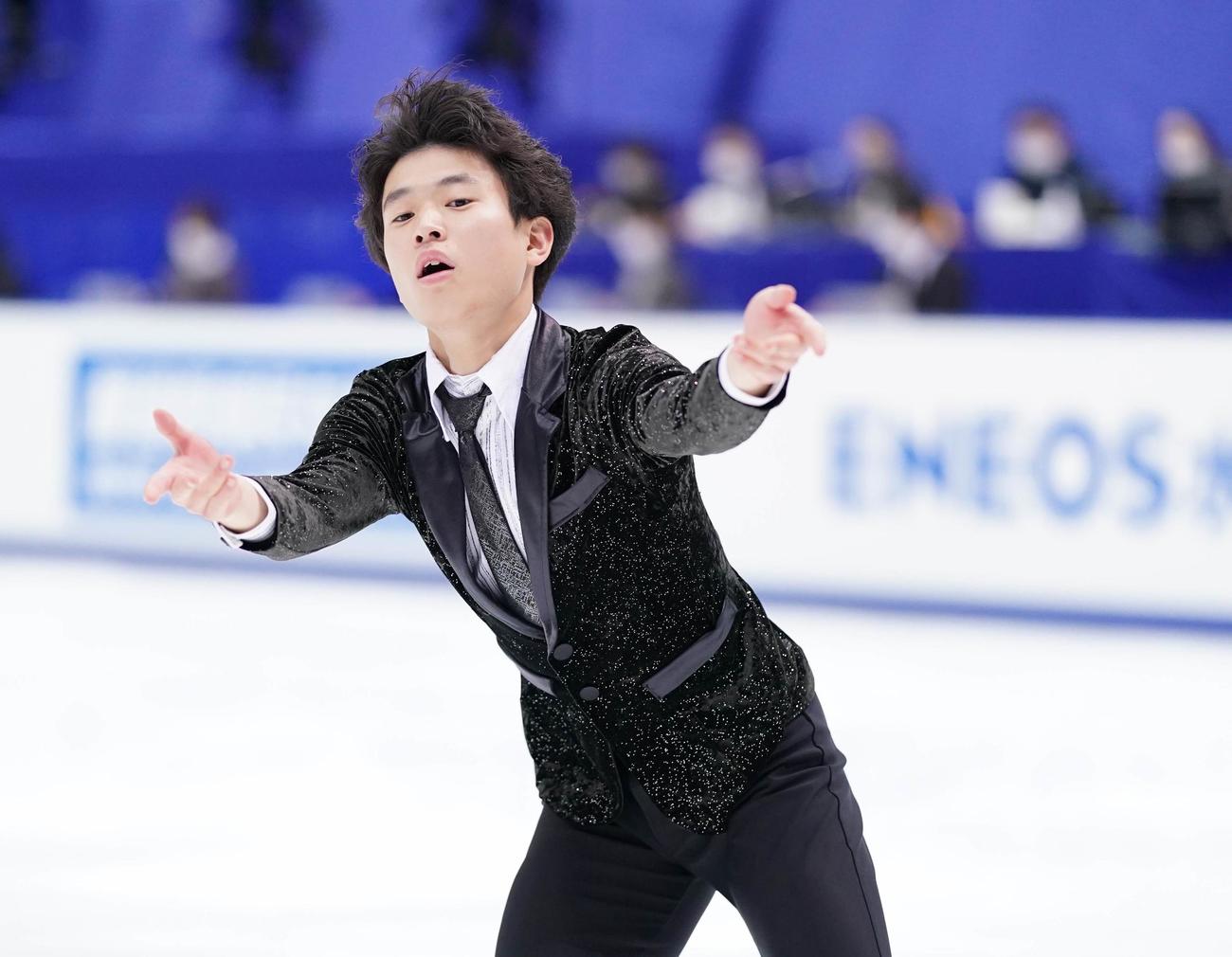 全日本フィギュアスケート選手権　男子フリーで演技をする本田ル（代表撮影）