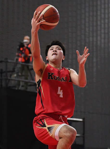 八戸工大一対報徳学園　第2Q、シュートを放つ八戸工大一・菊池（C）JBA