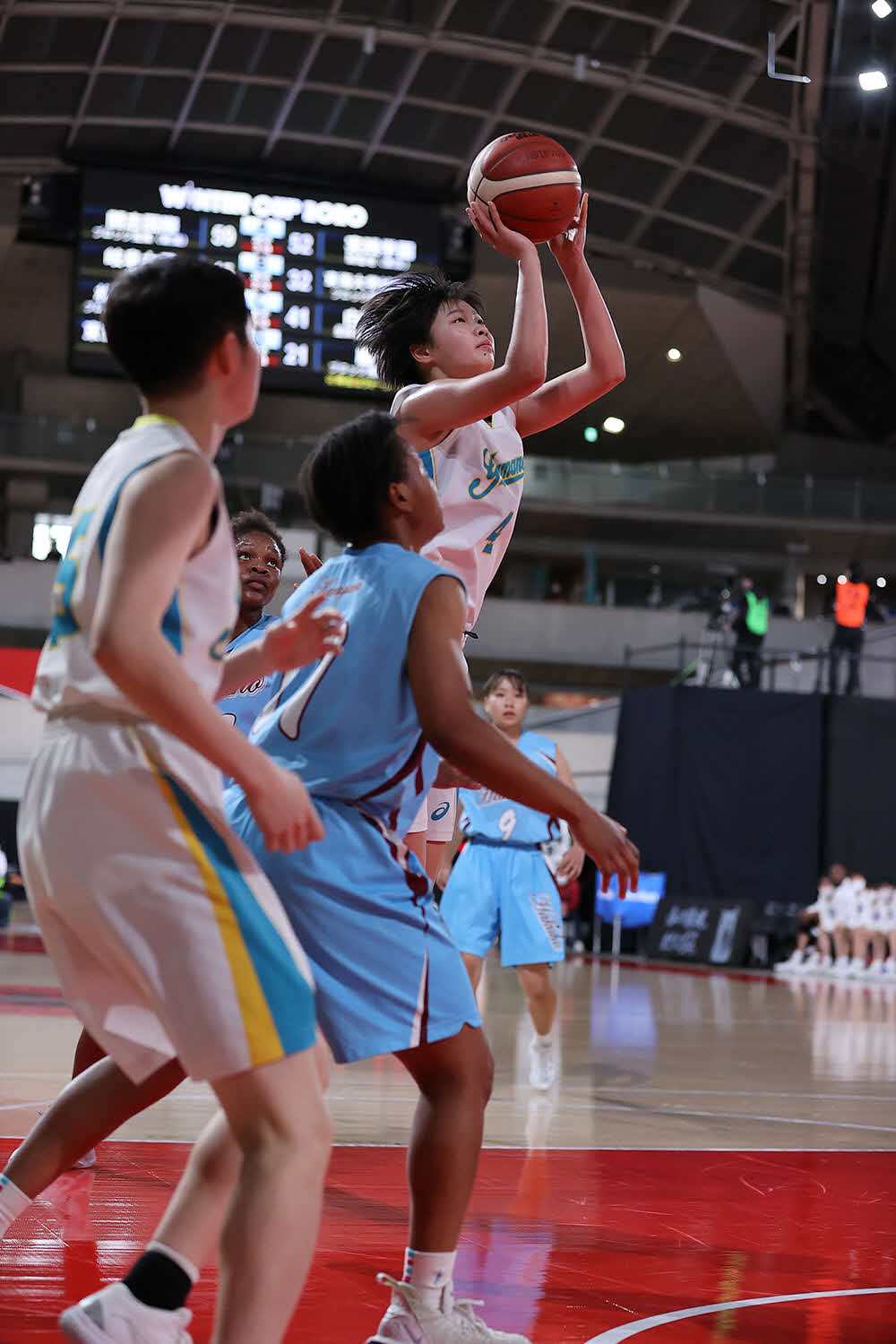 札幌山の手対白鵬女　第3Q、シュートを放つ札幌山の手・舘山（C）JBA
