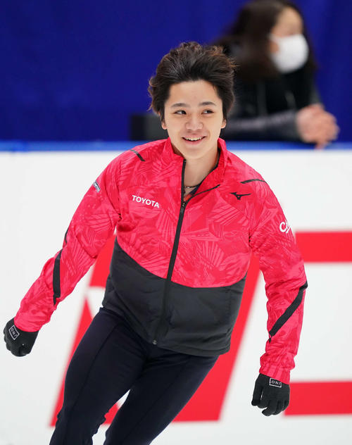 公式練習で笑顔を見せる宇野（代表撮影）