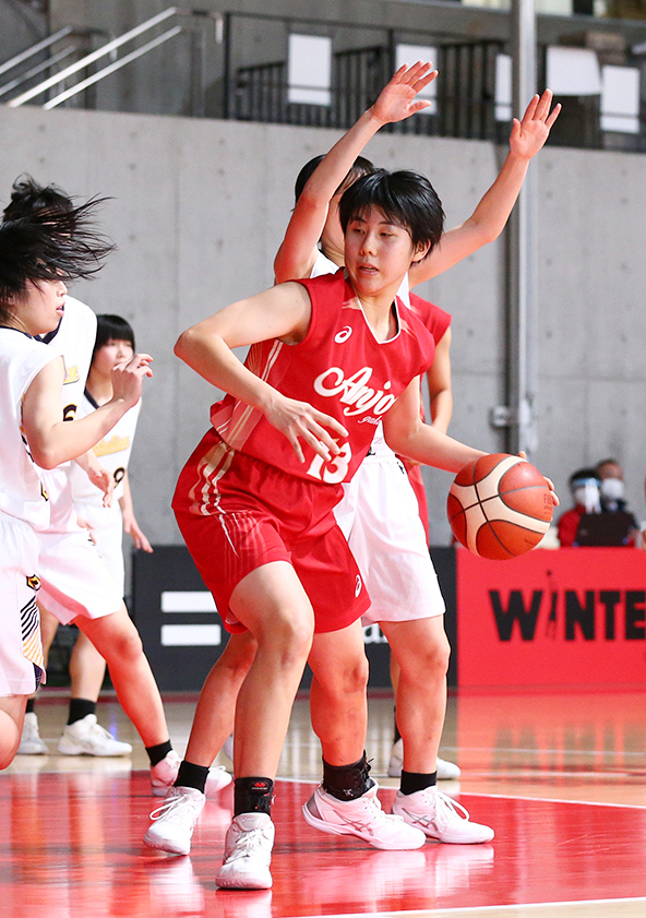 聖カタリナ学園対安城学園　第3Q、ドリブルする安城学園・関（C）JBA