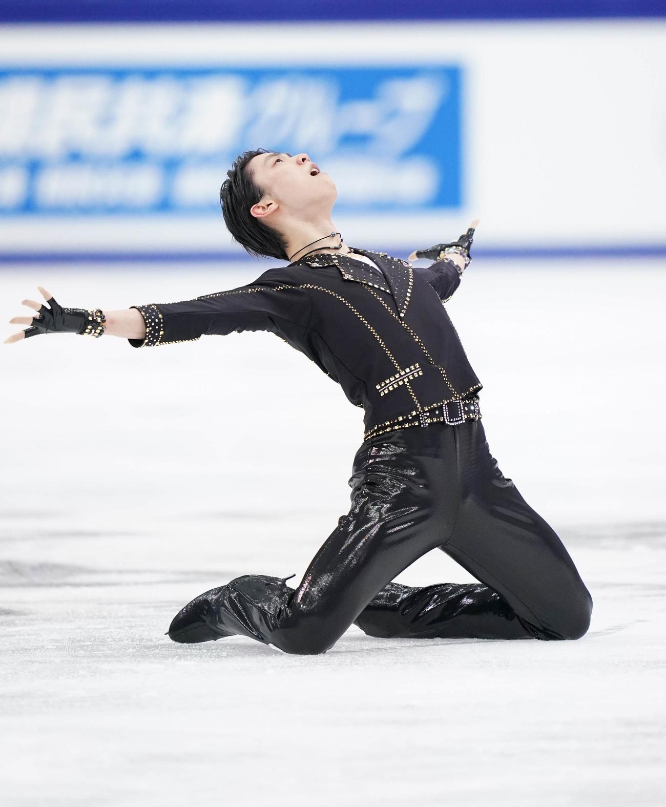 全日本フィギュアスケート選手権　男子SPで演技する羽生（代表撮影）