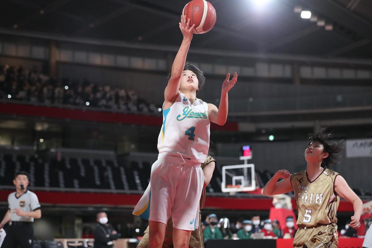 札幌山の手対大阪桐蔭　第1Q、シュートを放つ札幌山の手・舘山（C）JBA