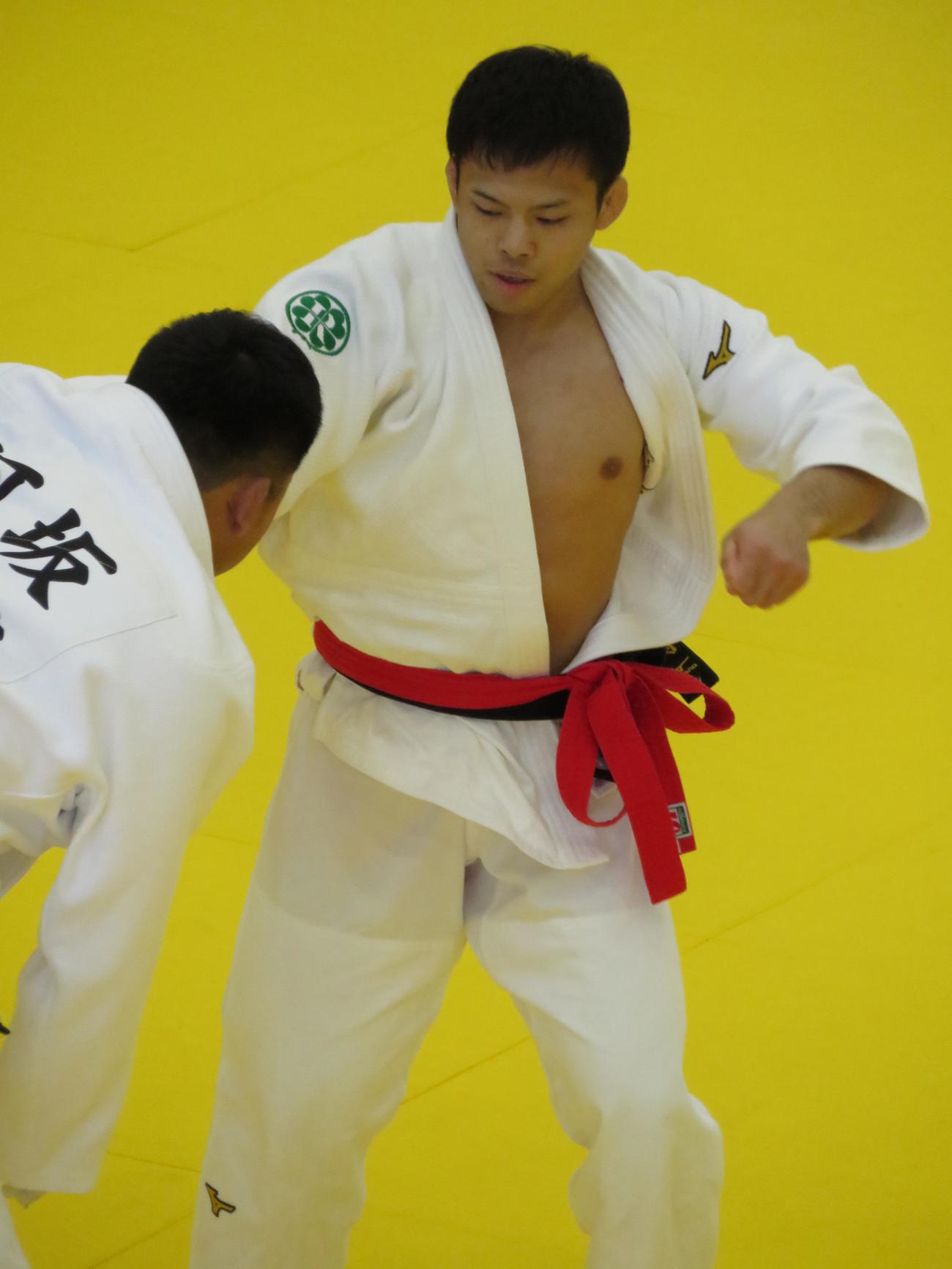 全日本選手権1回戦で河坂有希と組み合う永山竜樹（撮影・峯岸佑樹）