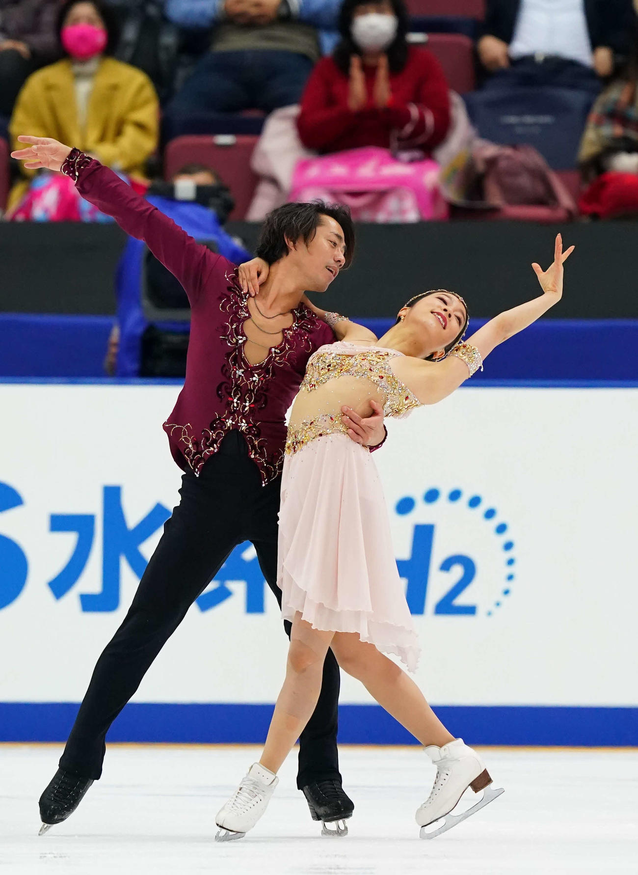 アイスダンスFDで演技する村元と高橋（代表撮影）