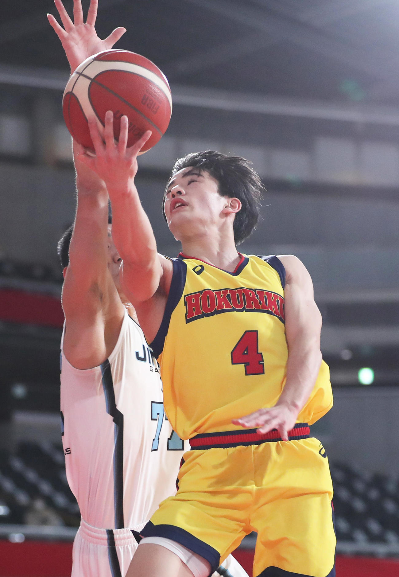 尽誠学園対北陸　第2Q、シュートを放つ土家（C）JBA