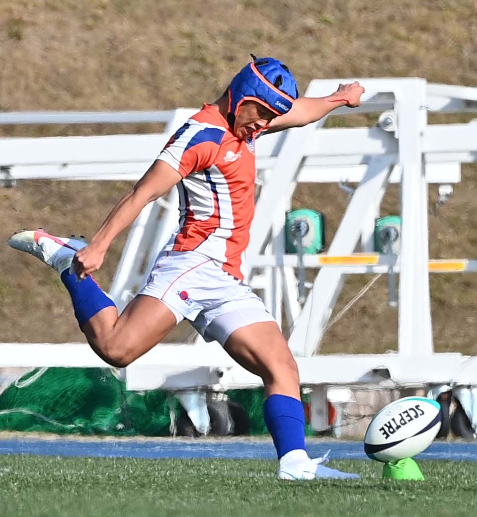 熊野対中部大春日丘　前半、GKを決める中部大春日丘SO堀日向太（撮影・上田博志）