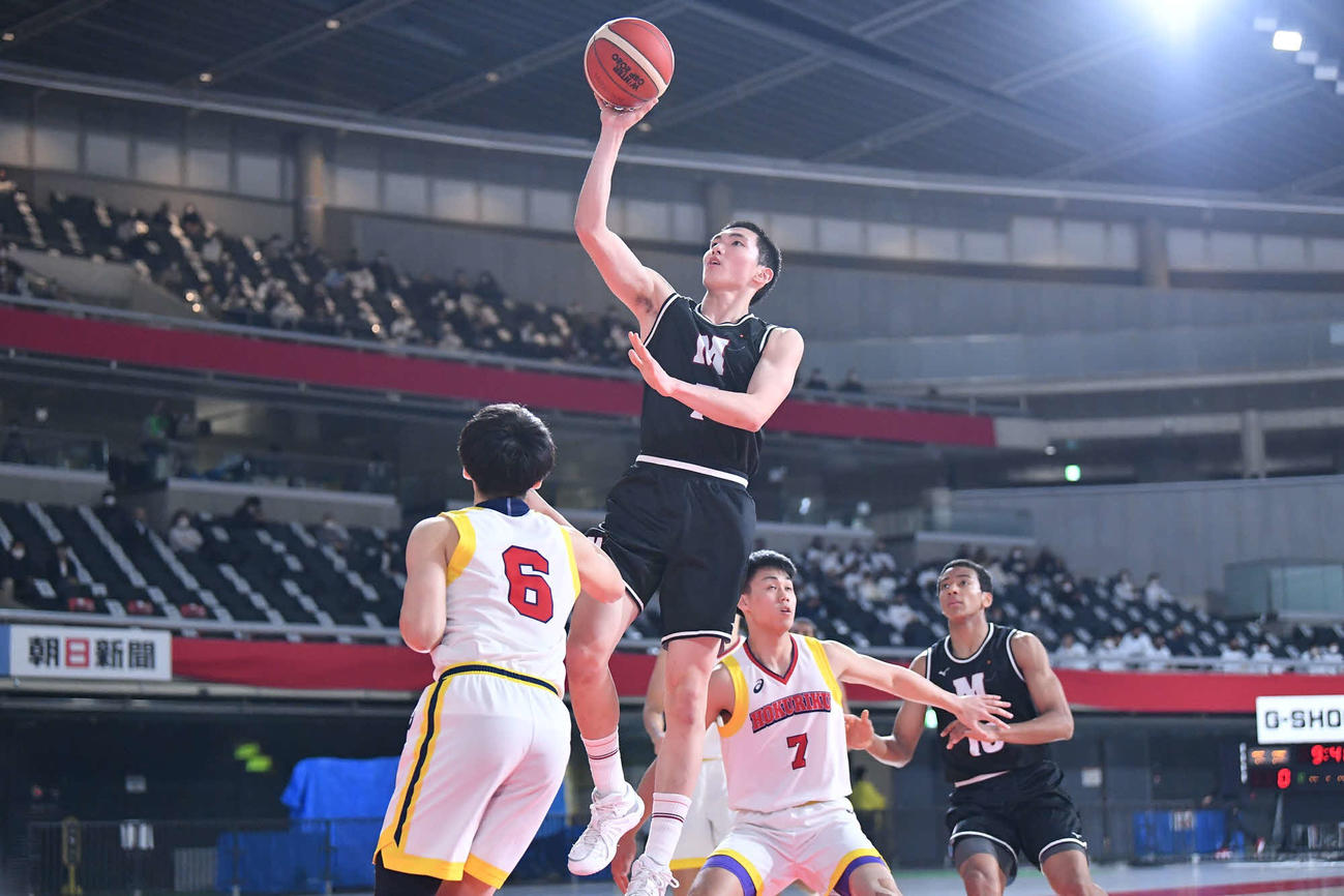 北陸対仙台大明成　第1Q、シュートを放つ仙台大明成・越田（C）JBA