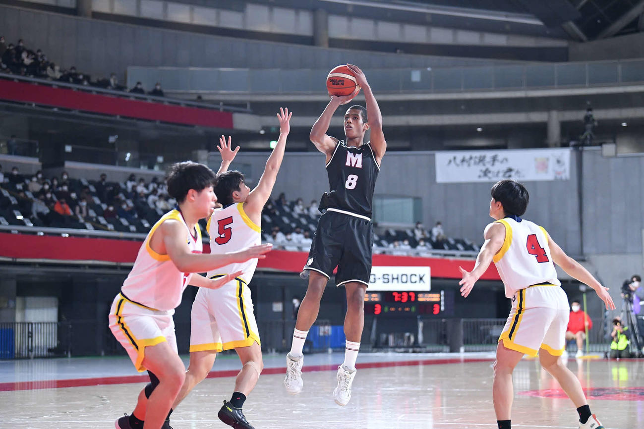 北陸対仙台大明成　第1Q、シュートを放つ仙台大明成・山崎一渉（いぶ）（C）JBA
