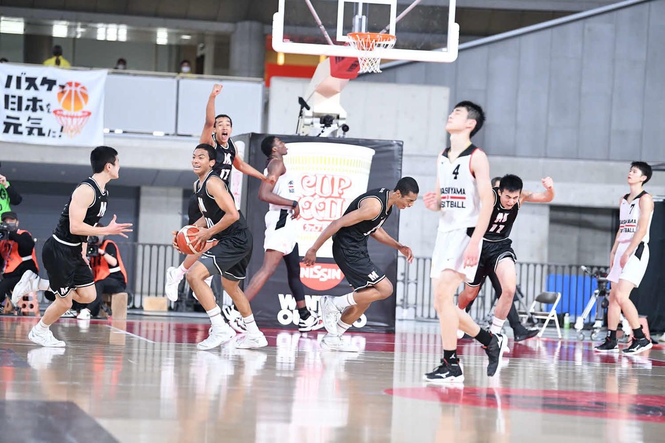 東山対仙台大明成　東山に勝利し、優勝を決め歓喜する仙台大明成（C）JBA