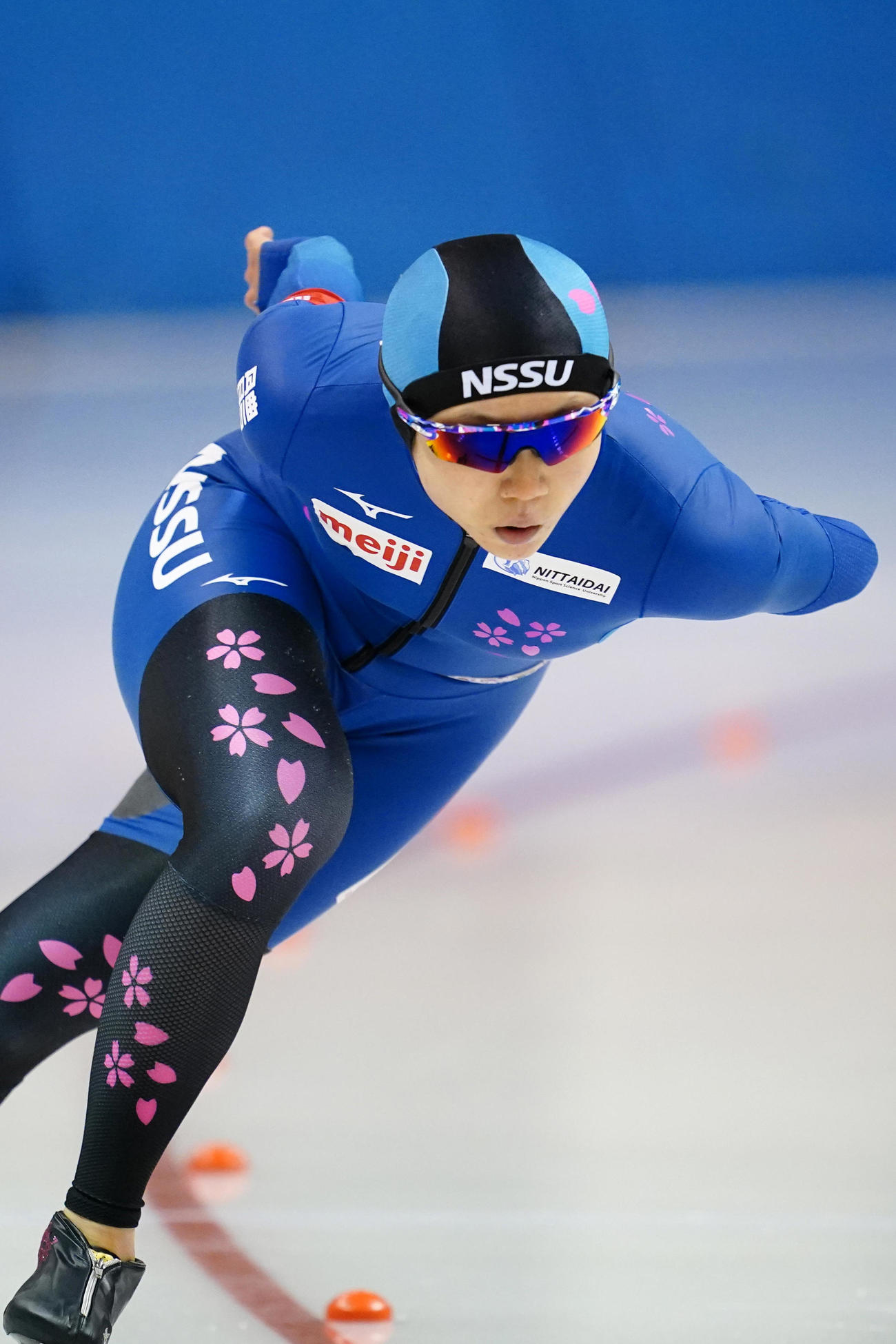 女子1000メートルでコーナーを滑走する高木美帆（代表撮影）