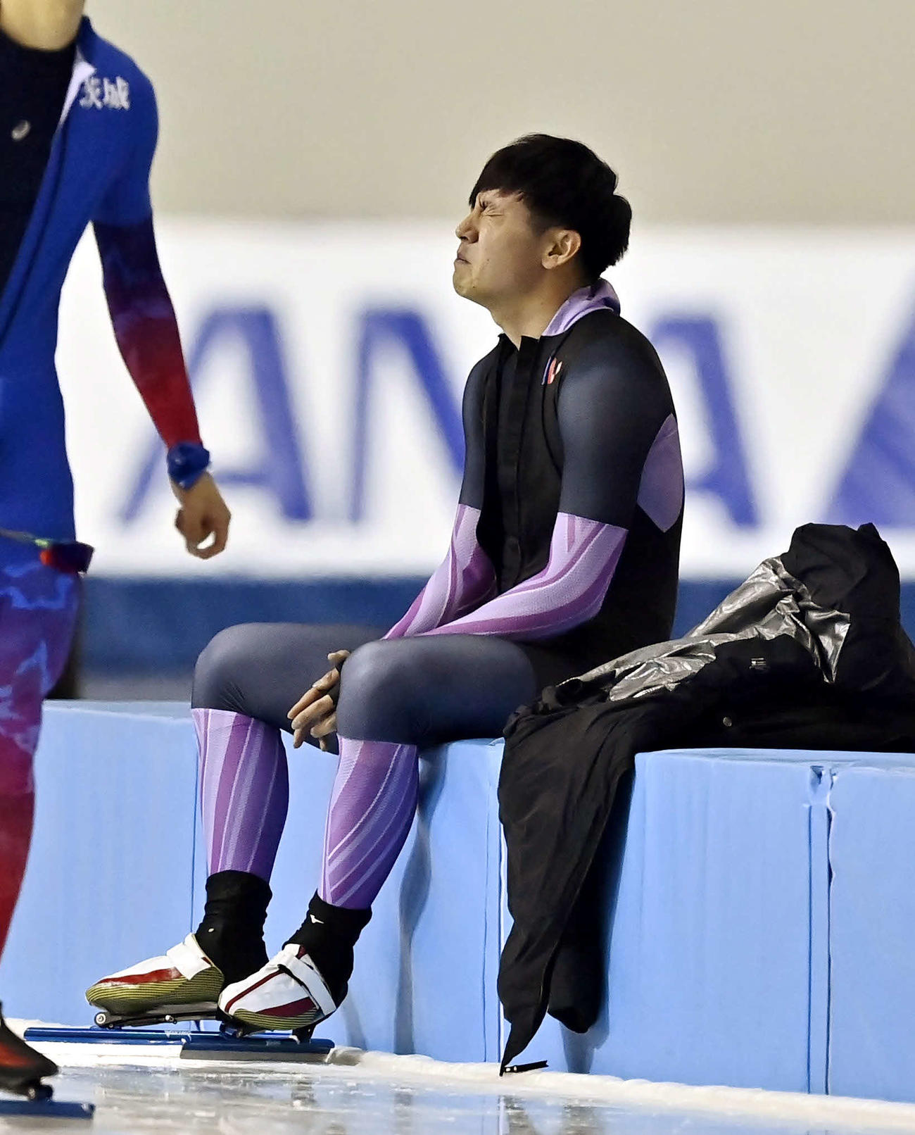 男子1000メートルで、レース途中に棄権した新浜（代表撮影）
