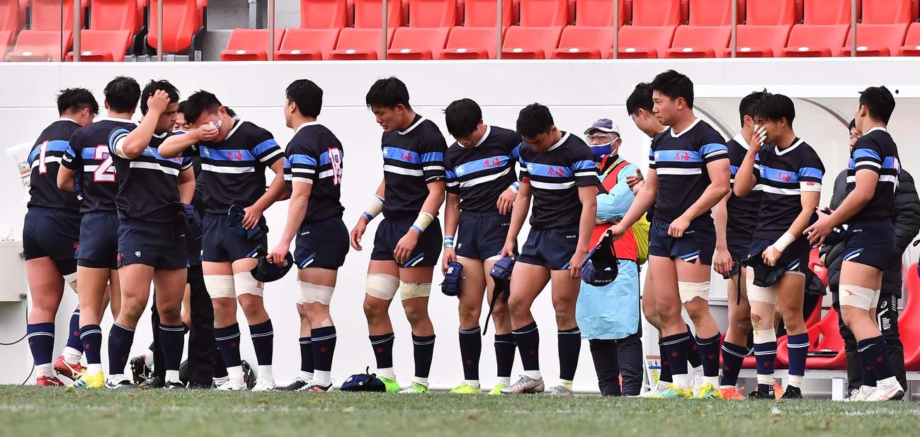 21対21の同点で試合を終え涙を見せる東海大大阪仰星の選手たち（撮影・上田博志）