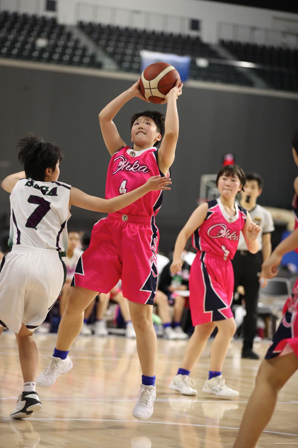 地元の東京・日体桜華中が85－32で佐賀・唐津一中（佐賀）に圧勝。シュートを放つキャプテン世森びわ（C）JBA