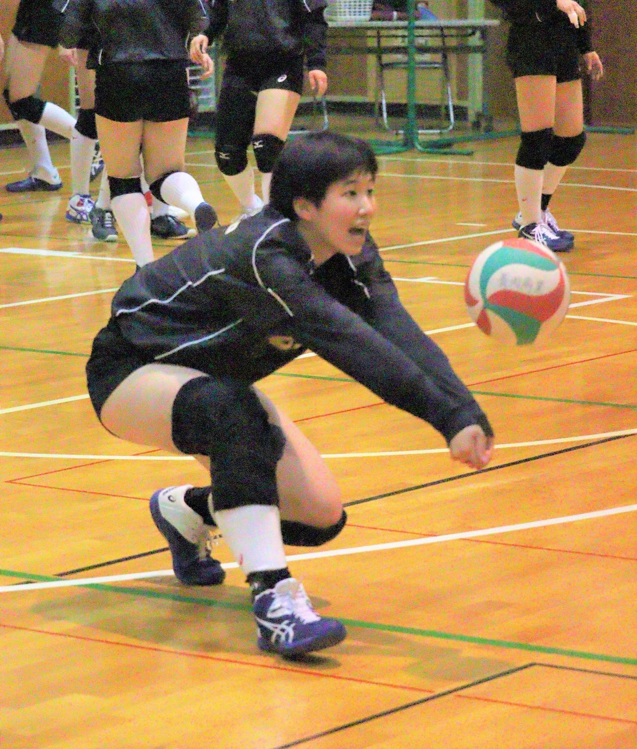 右膝のケガからの復帰を目指す岡副