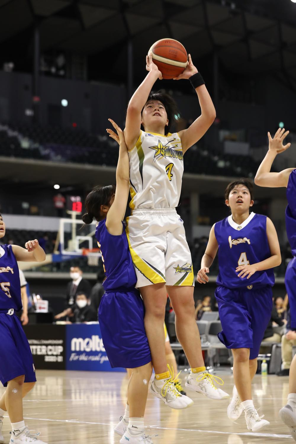 シュートを決める下妻市立下妻中のキャプテン清水瑠奈（3年）（C）JBA