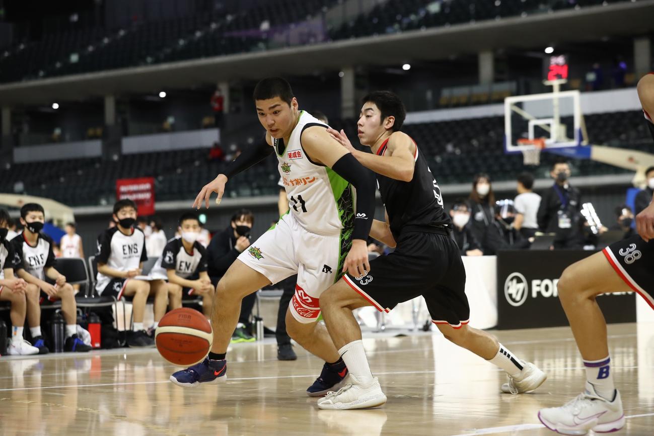 全集中で悪い流れを断ち切る　北海道・レバンガ　エース内藤耀悠（3年）（C）JBA