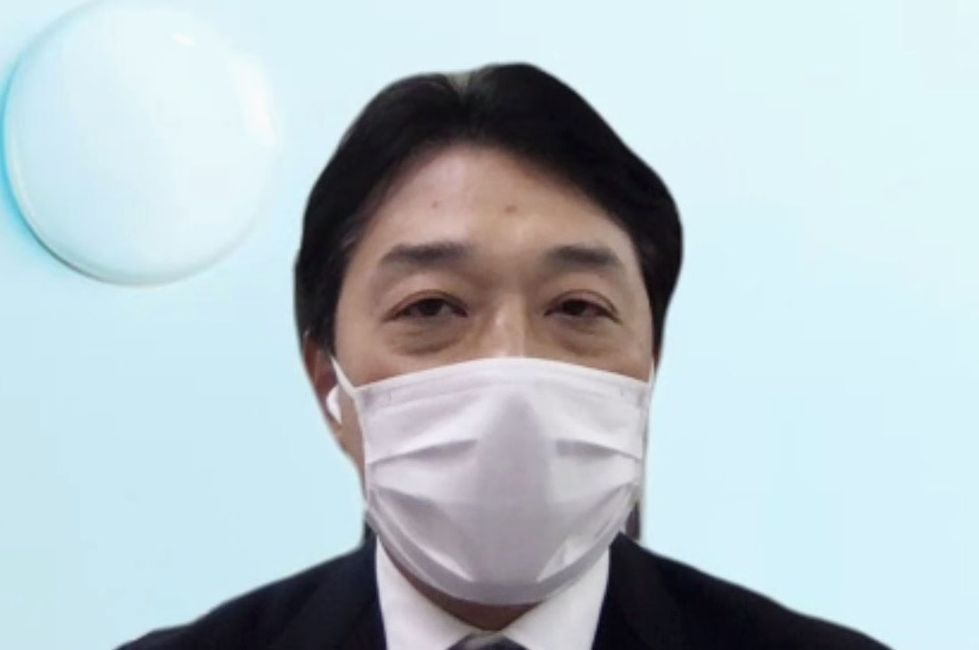 オンライン取材に応じる日本ラグビー協会の岩渕健輔専務理事（共同）
