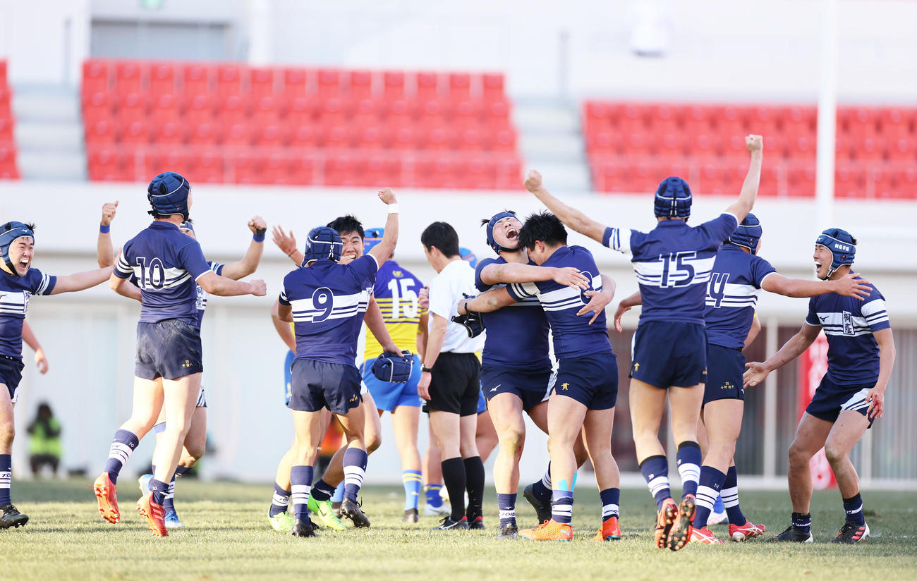 全国高校ラグビー大会決勝　京都成章対桐蔭学園　優勝を決め歓喜する桐蔭学園フィフティーン（撮影・清水貴仁）