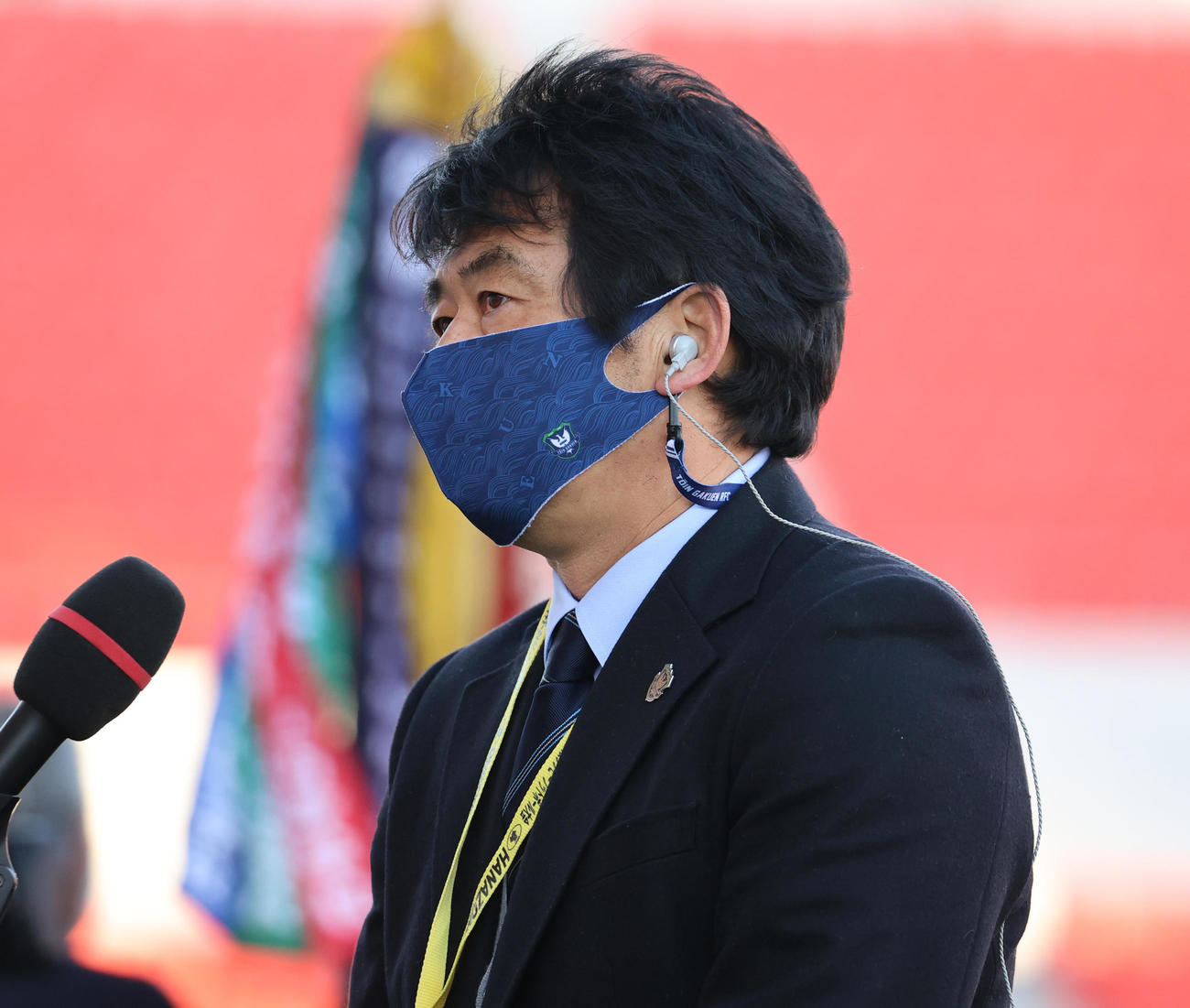 大会連覇を果たしインタビューを受ける桐蔭学園・藤原秀之監督（撮影・清水貴仁）