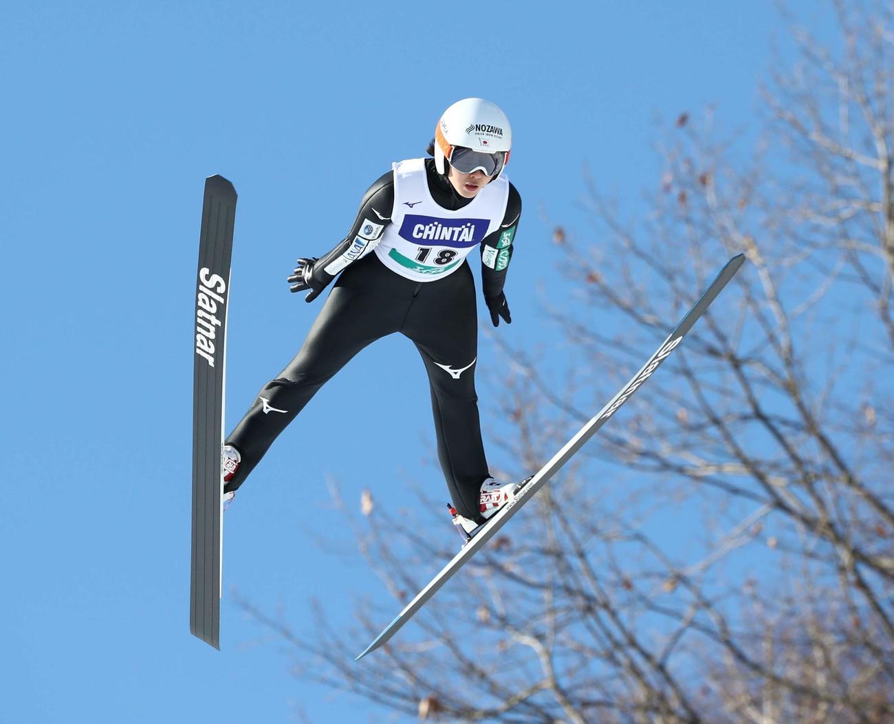 STV杯　女子組で2回目に136メートルを飛び優勝する丸山（撮影・黒川智章）
