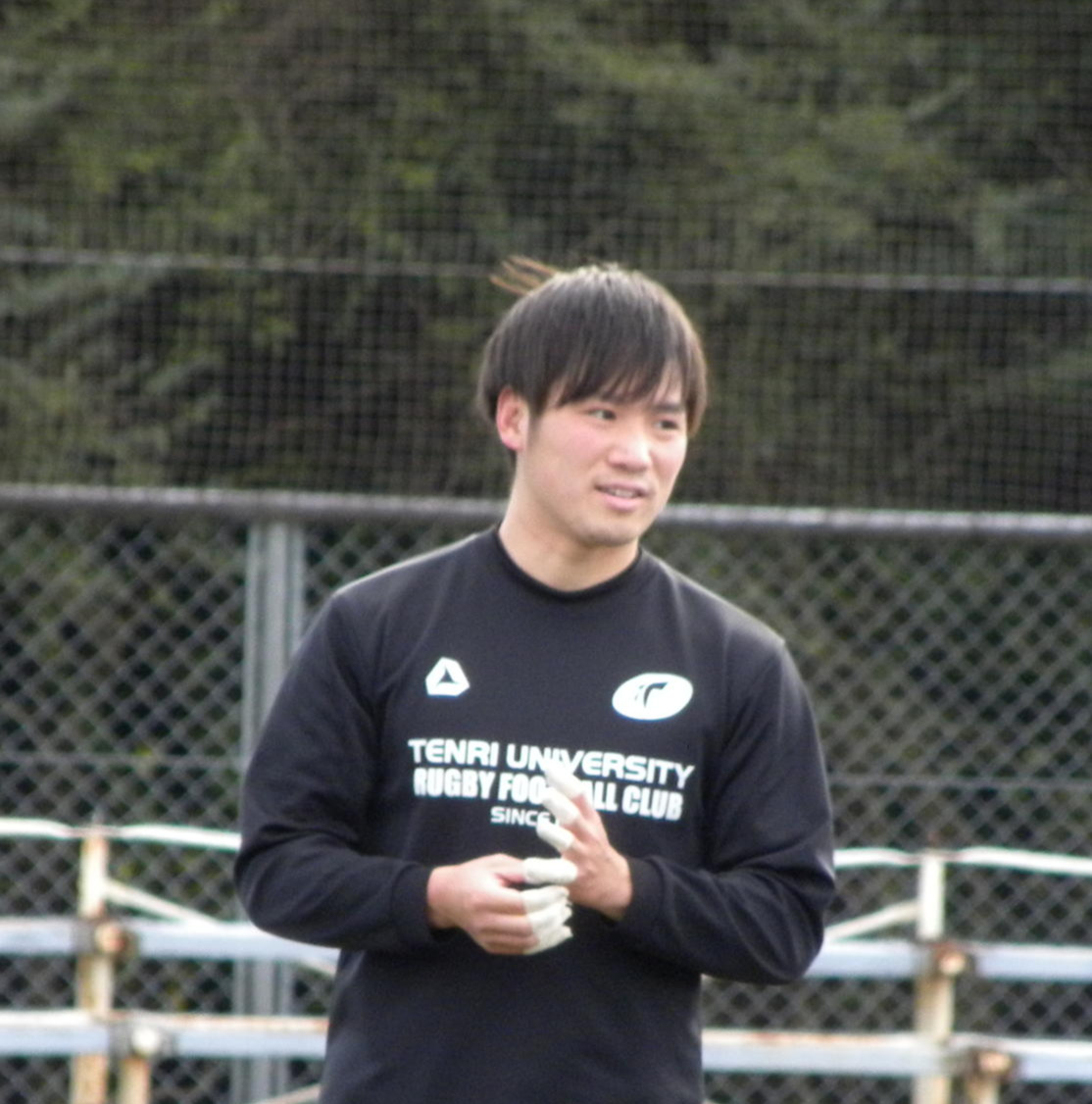 6日の練習で笑顔を見せる天理大CTB市川敬太（撮影・松本航）