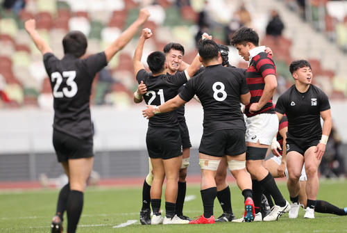 天理大対早大　初優勝し喜ぶ天理の選手たち（撮影・野上伸悟）