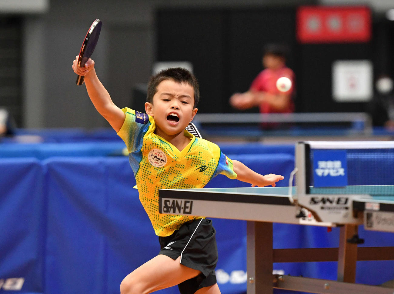 全日本卓球選手権ジュニア男子シングルス1回戦　懸命にラリーを返す大野颯真（撮影・岩下翔太）