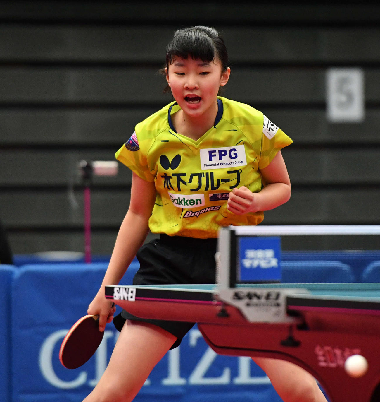 全日本卓球選手権ジュニア女子シングルス2回戦　得点しガッツポーズする張本美和（撮影・岩下翔太）