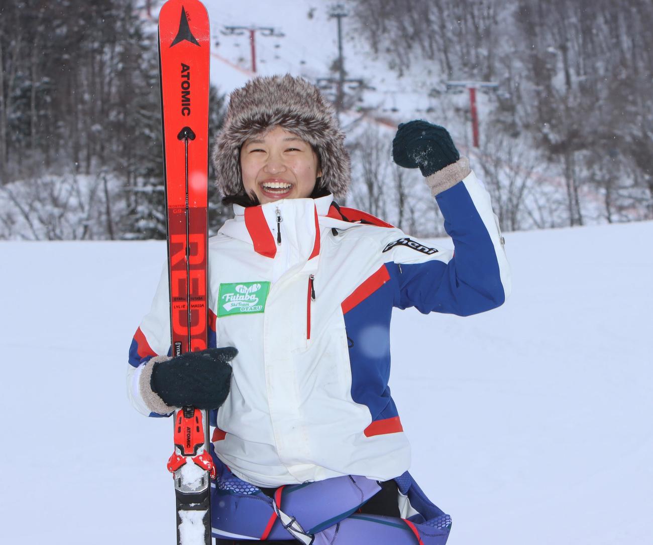 全道高校スキーの前日練習後、笑顔を見せる小樽双葉の前田（撮影・奥村晶治）