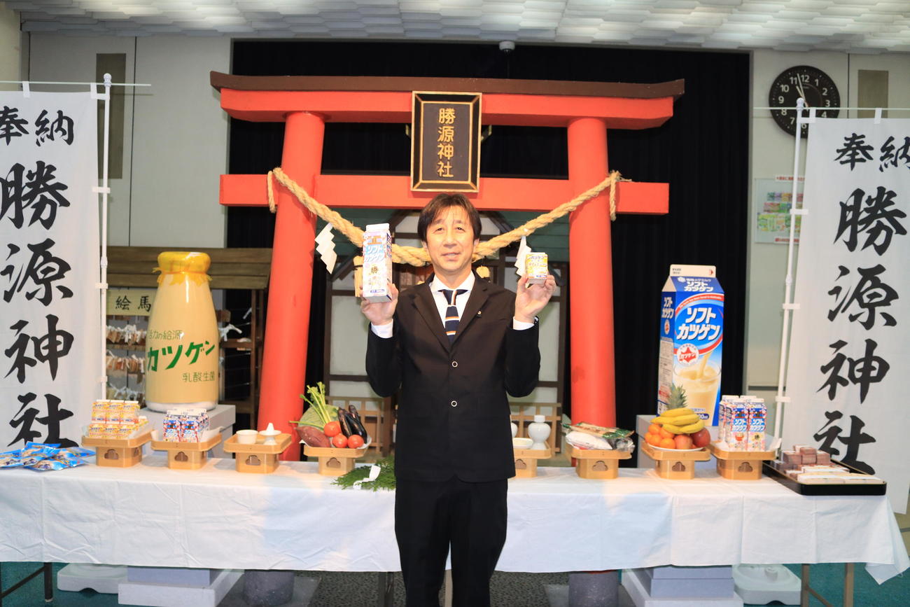 勝源神社での諸願成就祈願祭に出席した雪印メグミルク原田監督（撮影・保坂果那）
