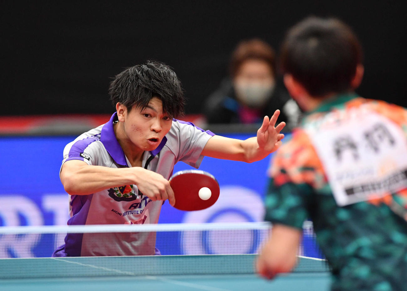 全日本卓球選手権男子シングルス準々決勝　丹羽孝希（右）を破って準決勝に進出した田中佑汰（撮影・岩下翔太）
