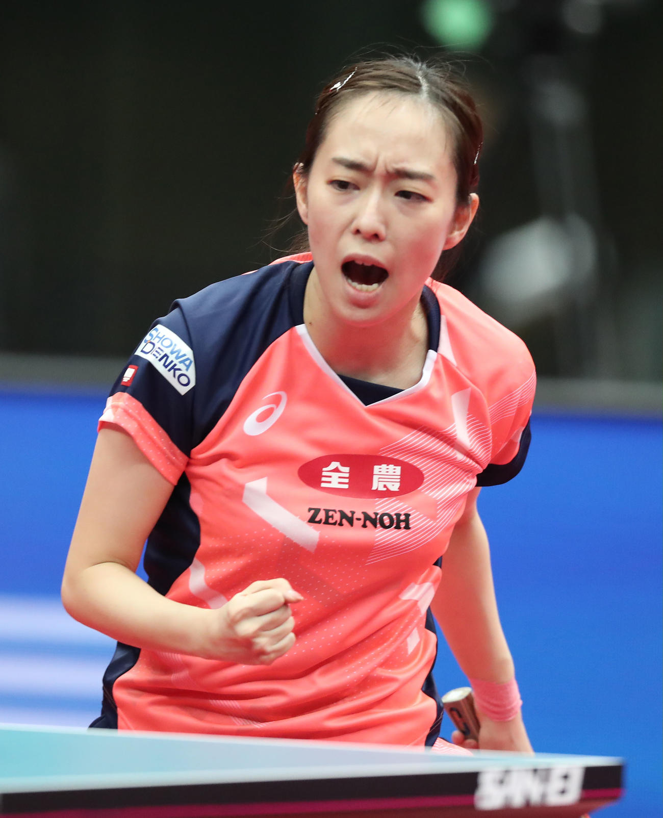 女子シングルス準々決勝、ポイントを奪い、ガッツポーズする石川（代表撮影）