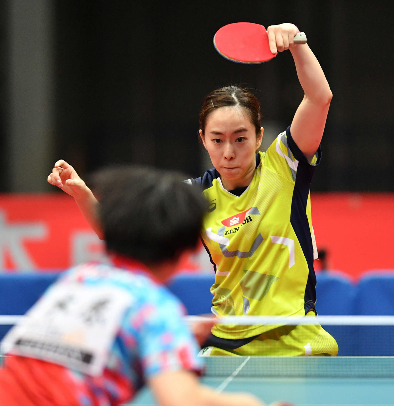 全日本卓球選手権女子シングルス準決勝　木原美悠（左）を下して決勝に進出した石川佳純（撮影・岩下翔太）